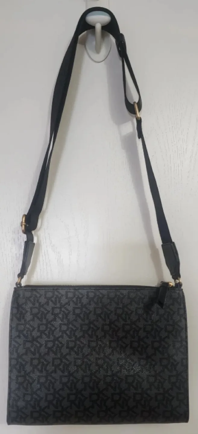 DKNY Purse - Black(Pickup only) Not accepting offers image indicator(3)