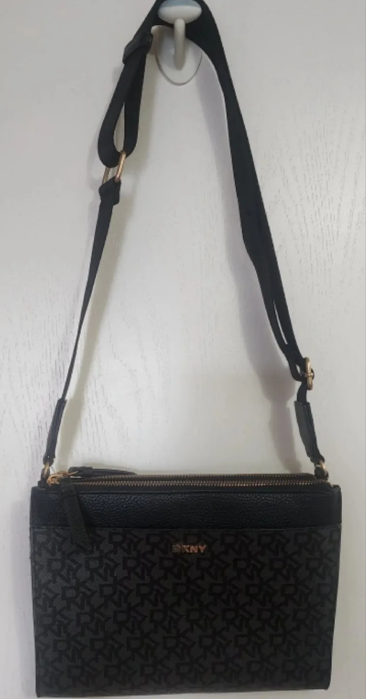 DKNY Purse - Black(Pickup only) Not accepting offers image indicator(4)