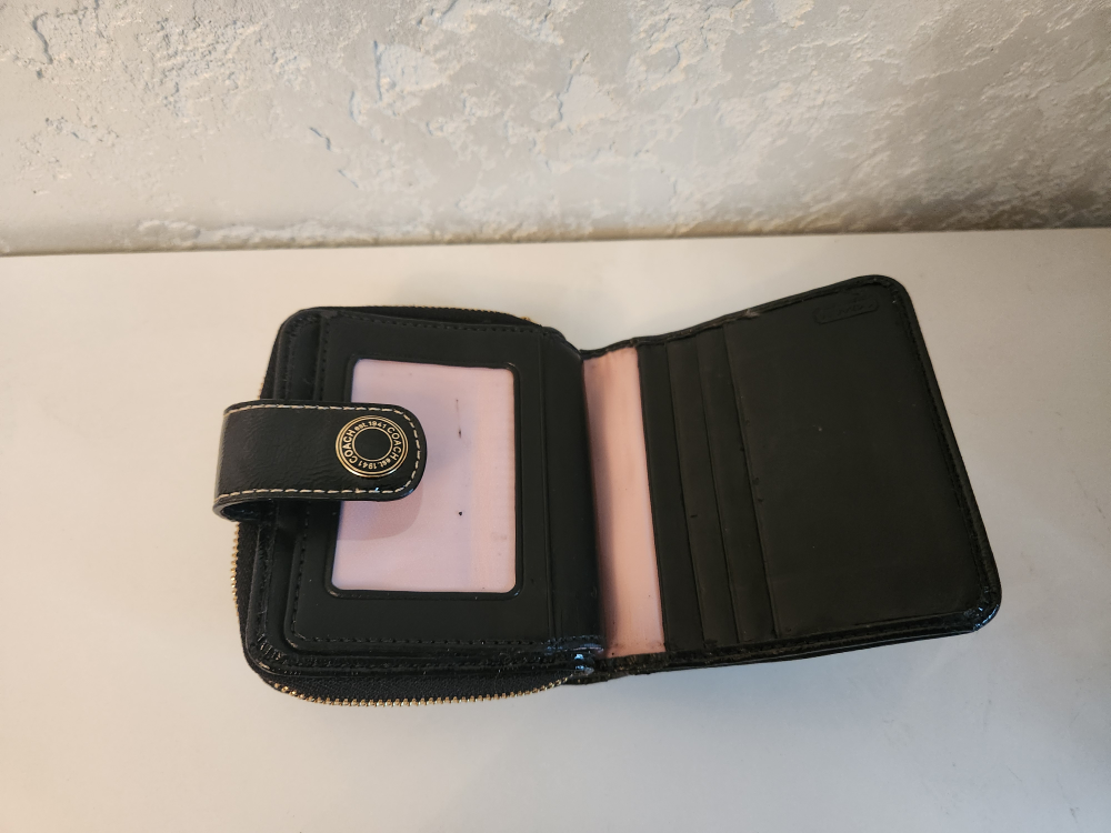 Michael Kors & Coach Wallets - photo 3