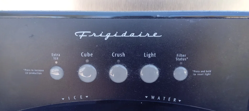 Frigidaire Refrigerator with Water Dispenser image indicator(6)