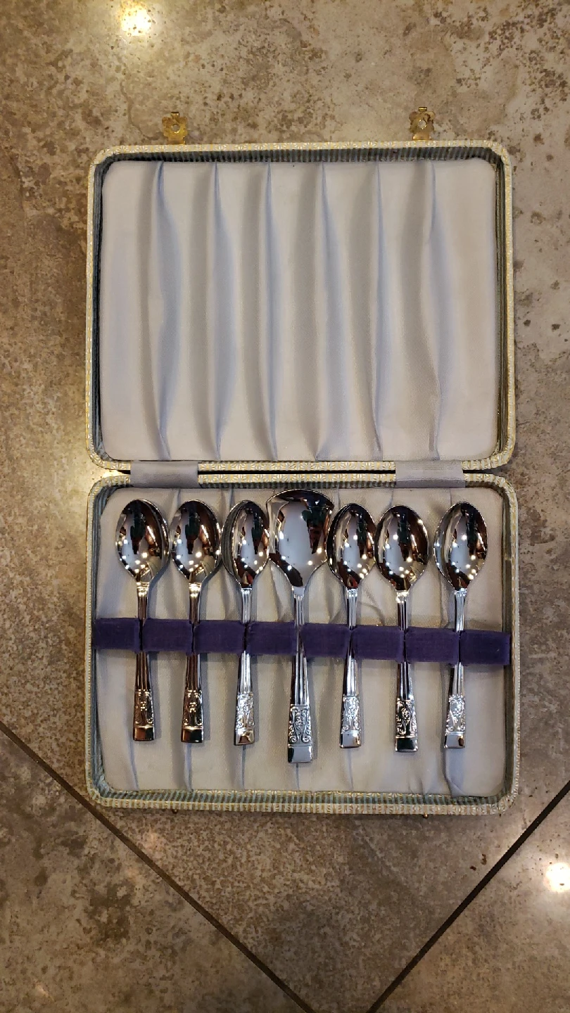 Sheffield England BiochromeTeaspoon set- Set of 7 with Case