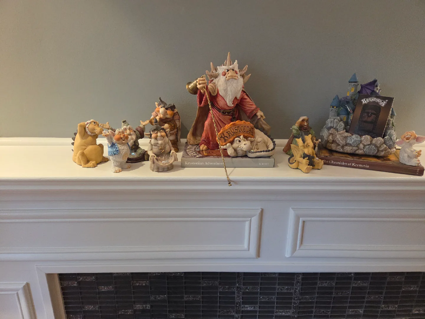 Krystonia Figurines Collection image indicator(3)