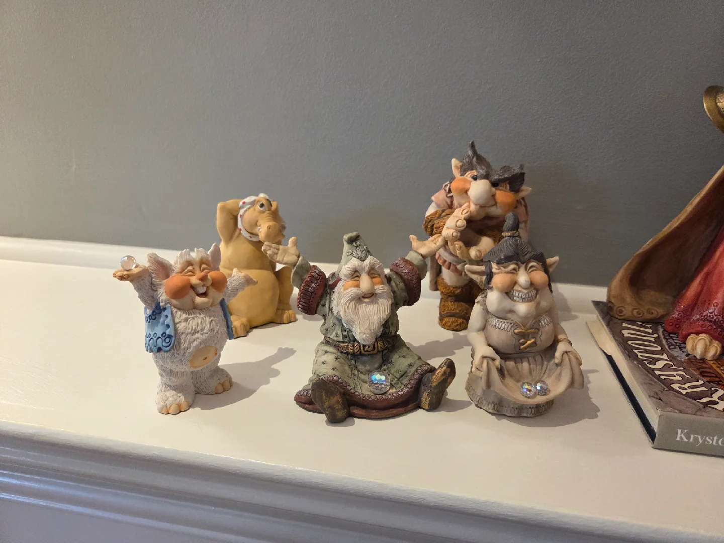 Krystonia Figurines Collection image indicator(4)