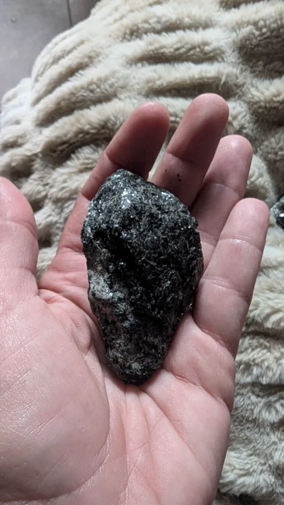 Raw black tourmaline image indicator(3)