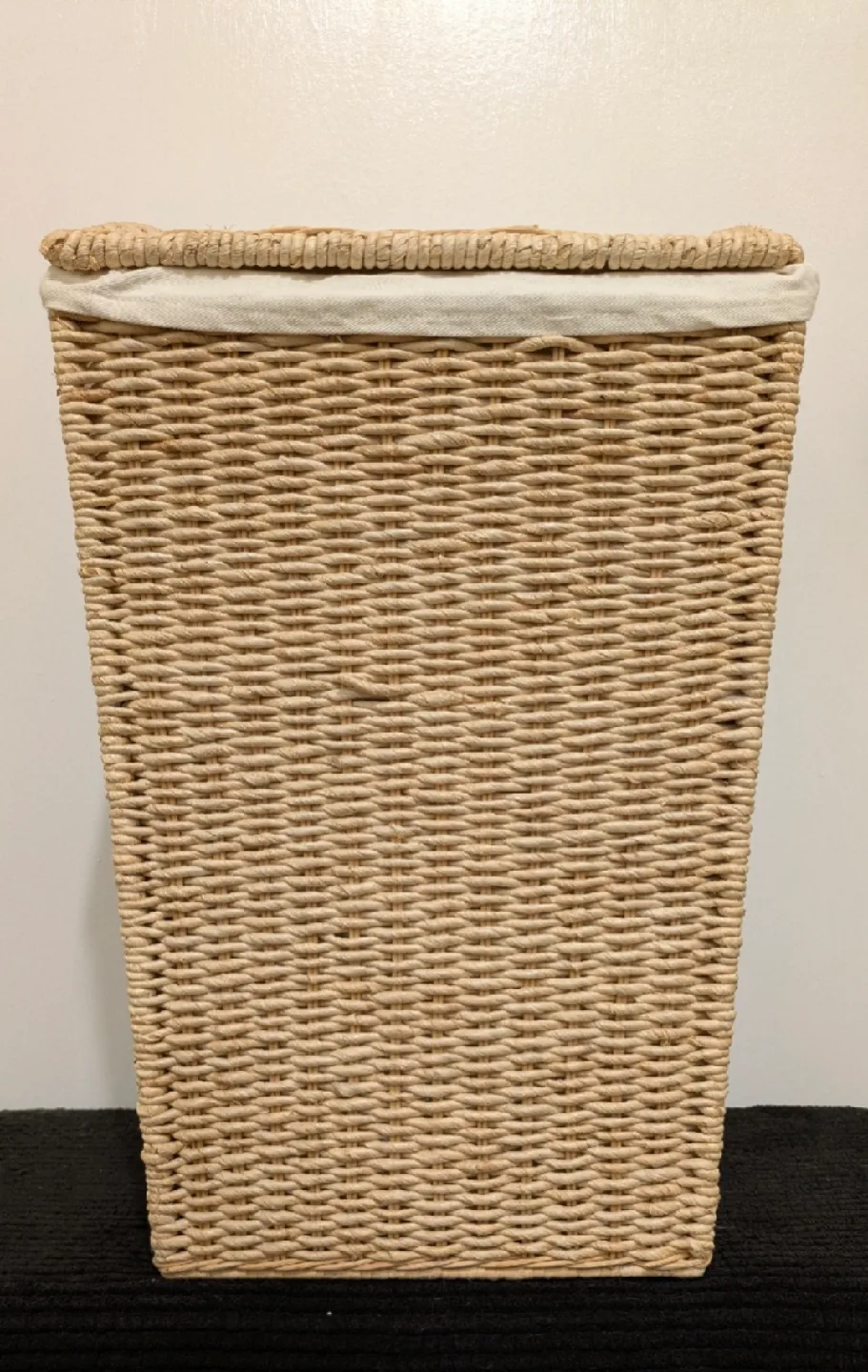 Wicker Laundry Hamper with lid and liner thumbnail