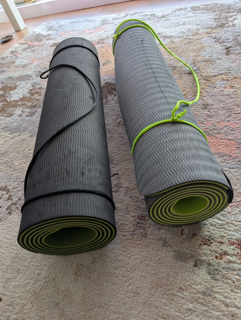 Moving out sale - 2 Premium Yoga Mats image indicator(2)