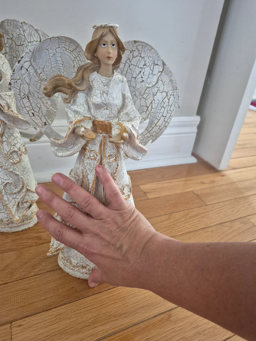 Angel Figurines - Home Decor image indicator(4)