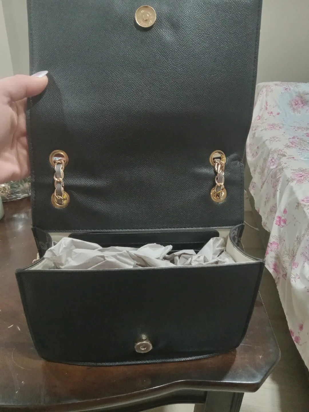 BRAND NEW!! Bebe Los Angeles Black Chain Shoulder Bag image indicator(2)