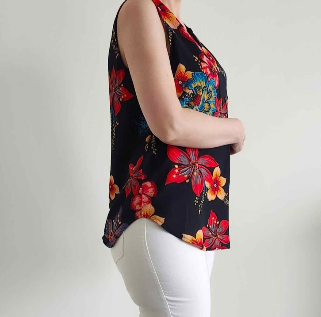 Floral Sleeveless Blouse (Medium) - photo 2