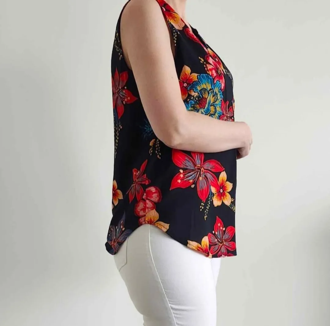 Floral Sleeveless Blouse (Medium) image indicator(2)