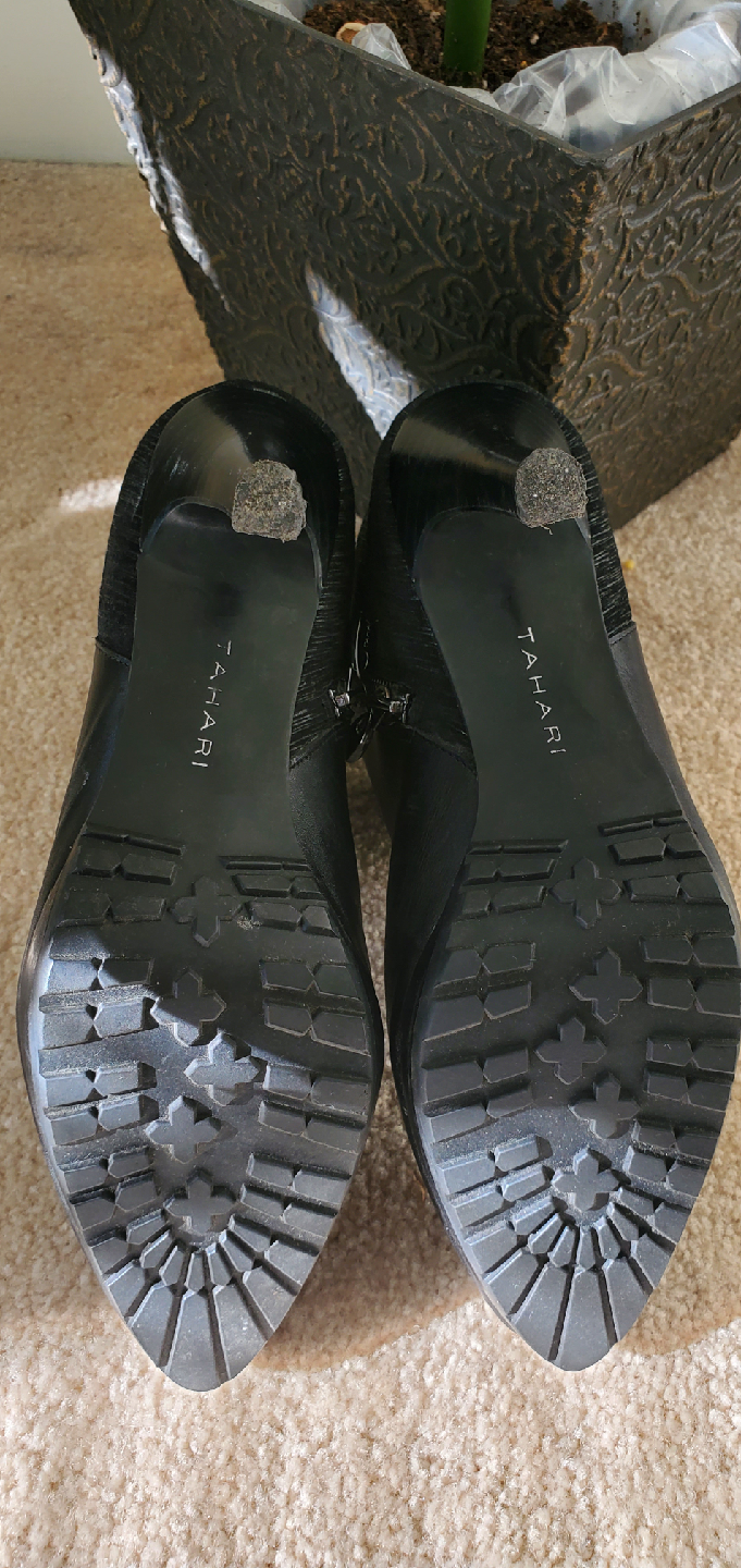 Tahari Gordon Black Leather Booties - Size 8M - photo 3