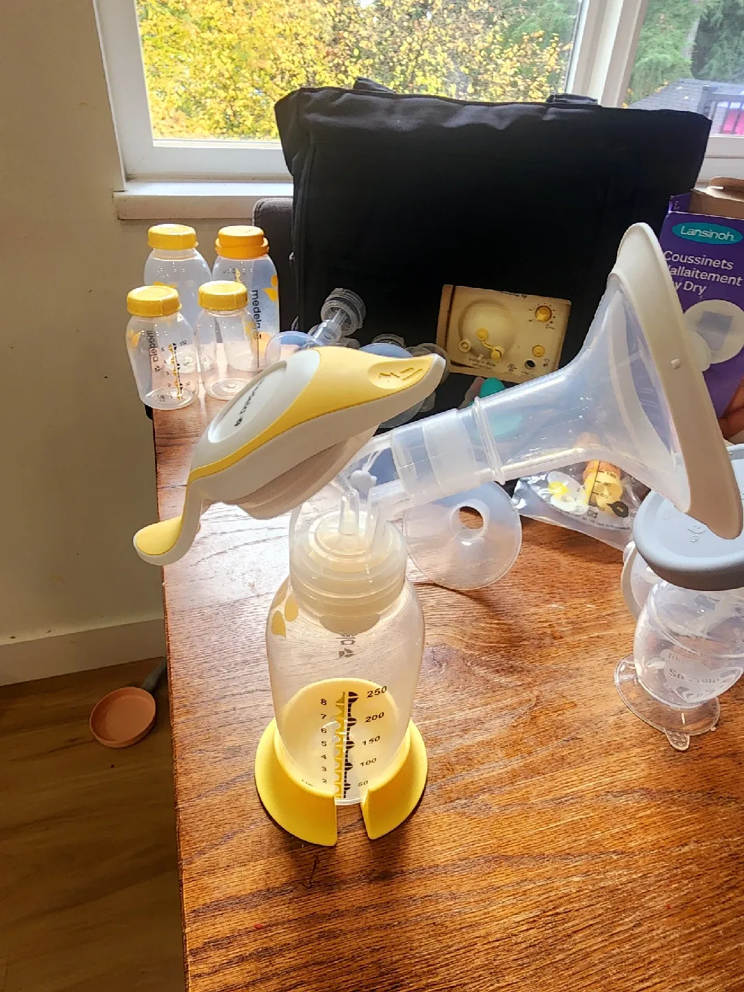 Medela & Haakaa Breast Pump Bundle image indicator(3)