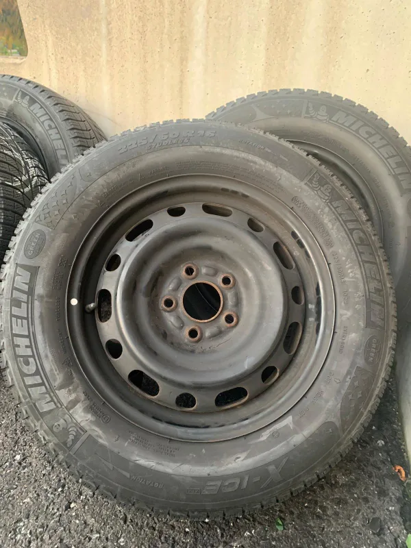 Michelin 225/60R16 Tire Set image indicator(6)