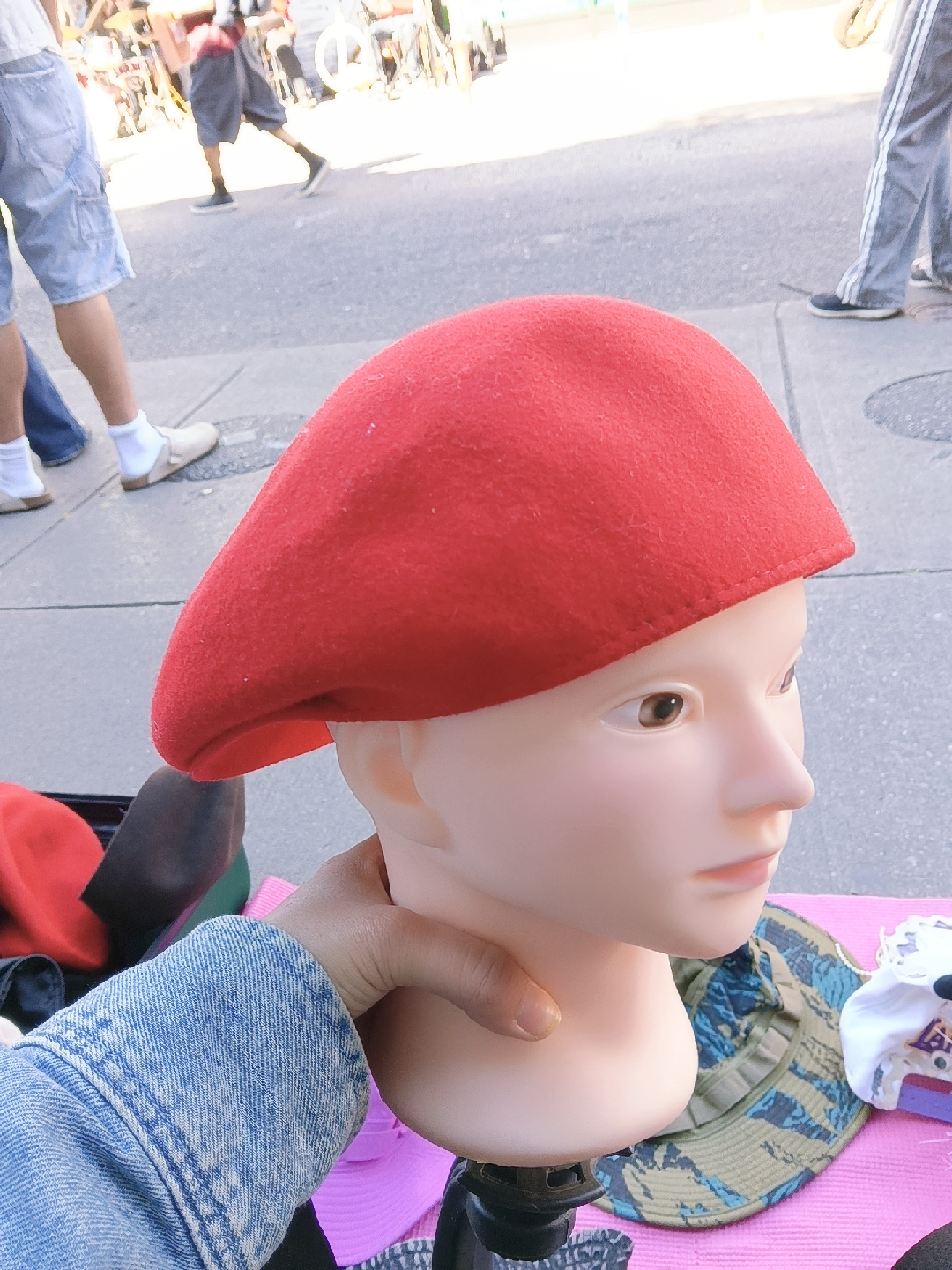 Red Beret Hat - photo 2