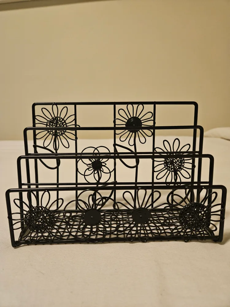 Black Metal Floral Letter Holder image indicator(2)