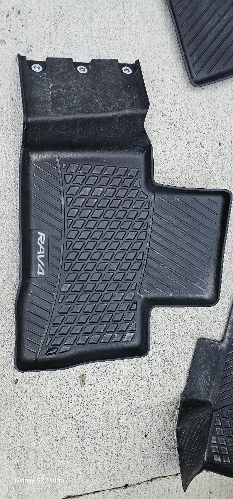 Toyota RAV4 Floor Mats - Black image indicator(3)