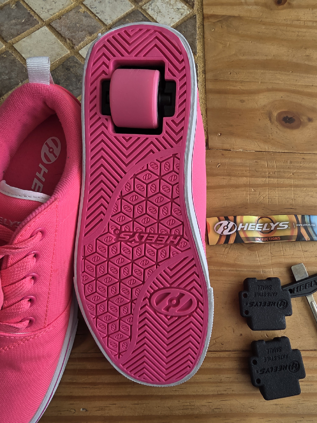 brand new Heelys Pink Roller Shoes sz. 6w; never used - photo 2