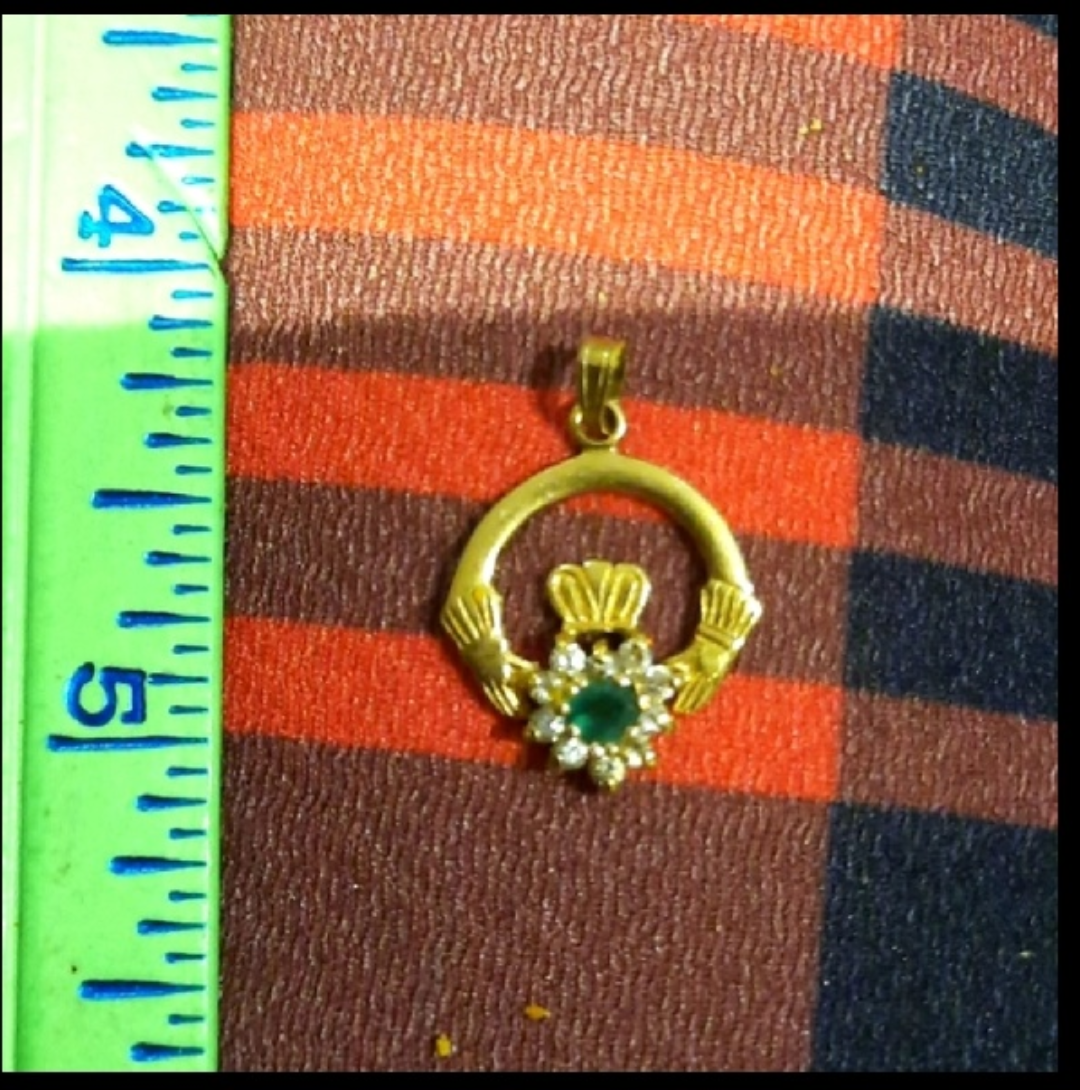 Authentic Solid 14k yellow gold Emerald Claddagh Pendant - photo 5