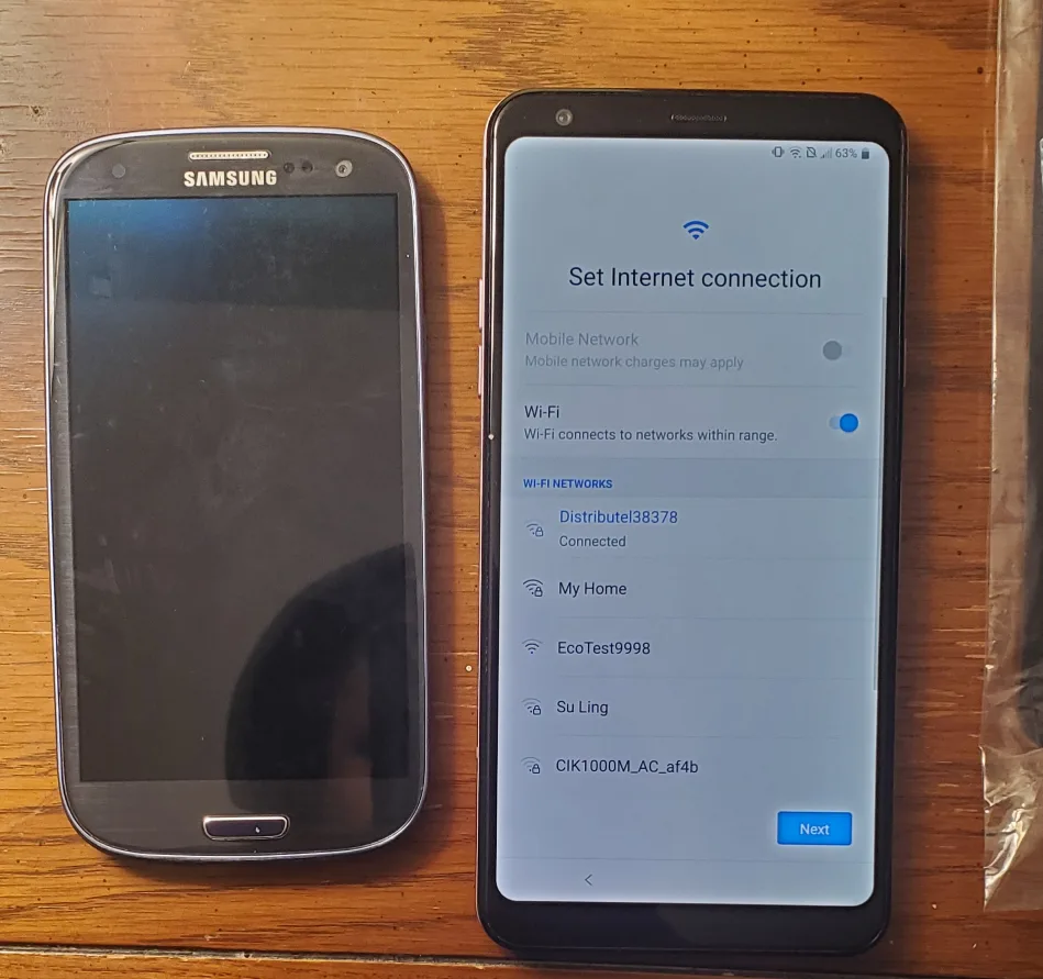 Samsung Galaxy S III & LG LM-Q720CS Phones image indicator(3)