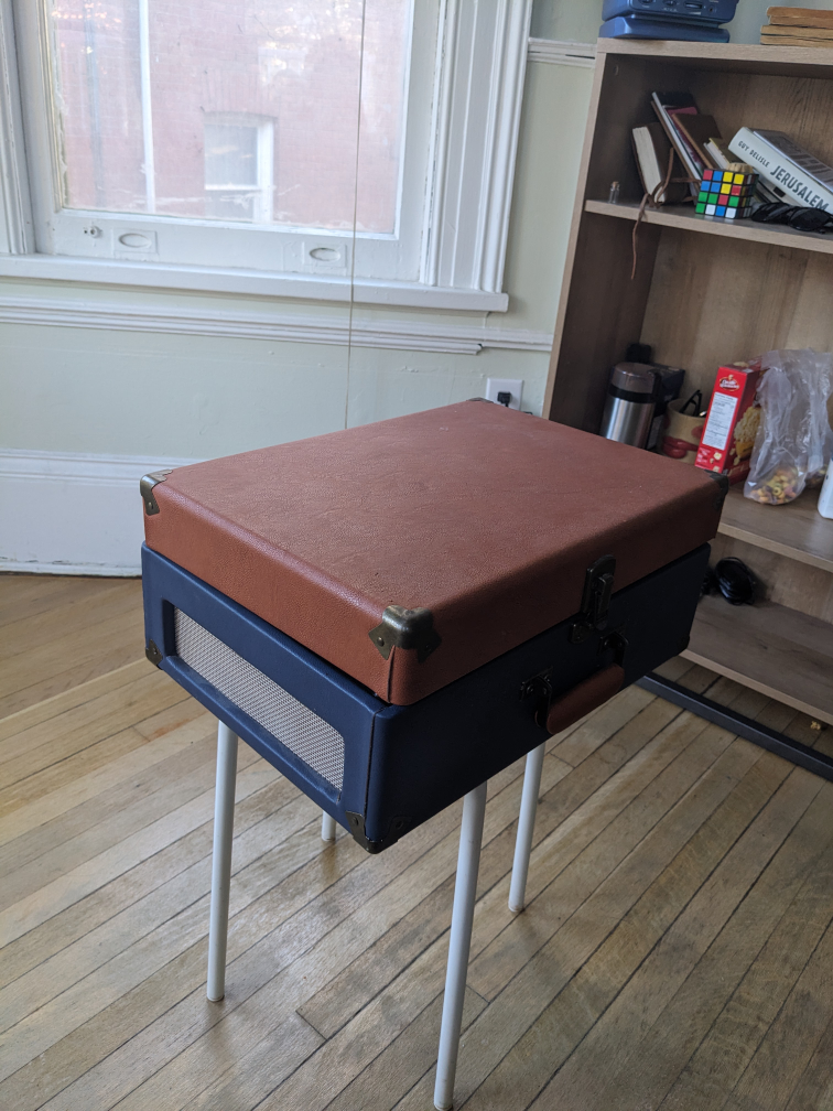 Crosley Turntable Suitecase Style - photo 2