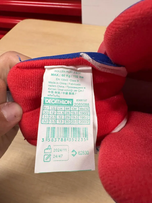 Oxelo Roller Play 3 Boy Inline Skates Size 12 with Pads image indicator(5)