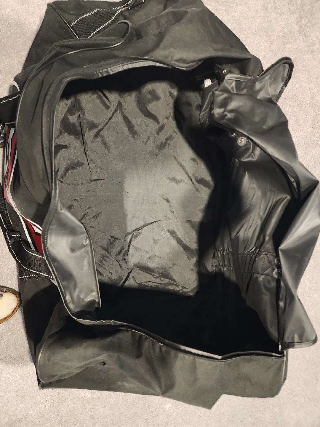 Hespler Black Wheeled Equipment Bag image indicator(6)