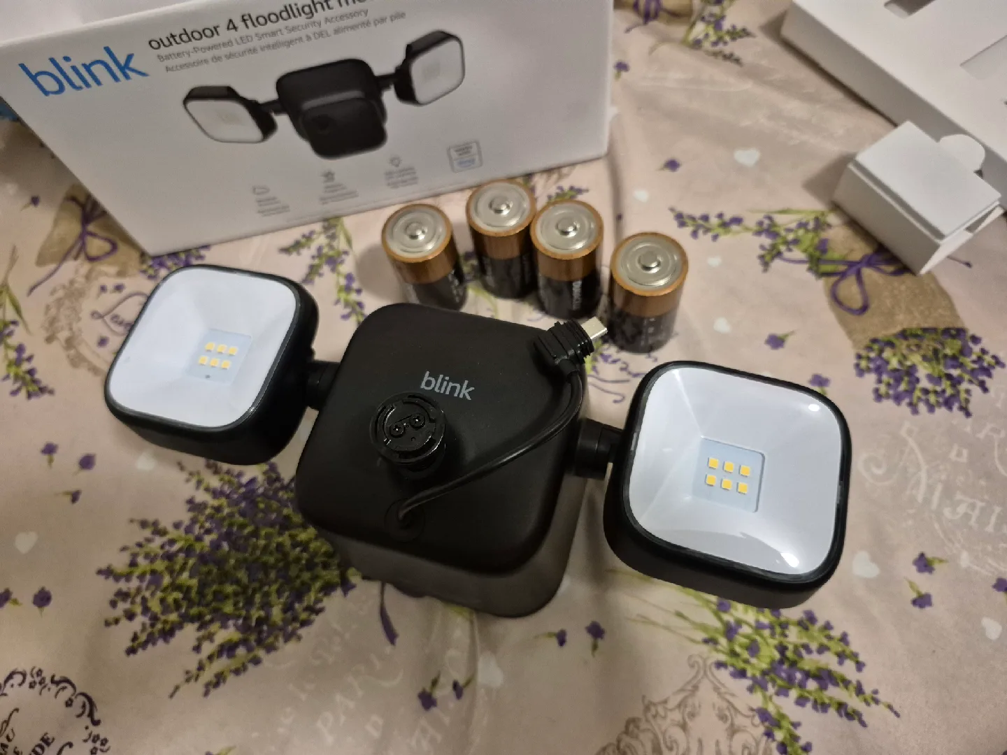 Blink Outdoor 4 Floodlight Mount - New image indicator(2)