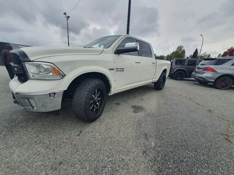2017 Ram 1500 4X4 Laramie image indicator(2)