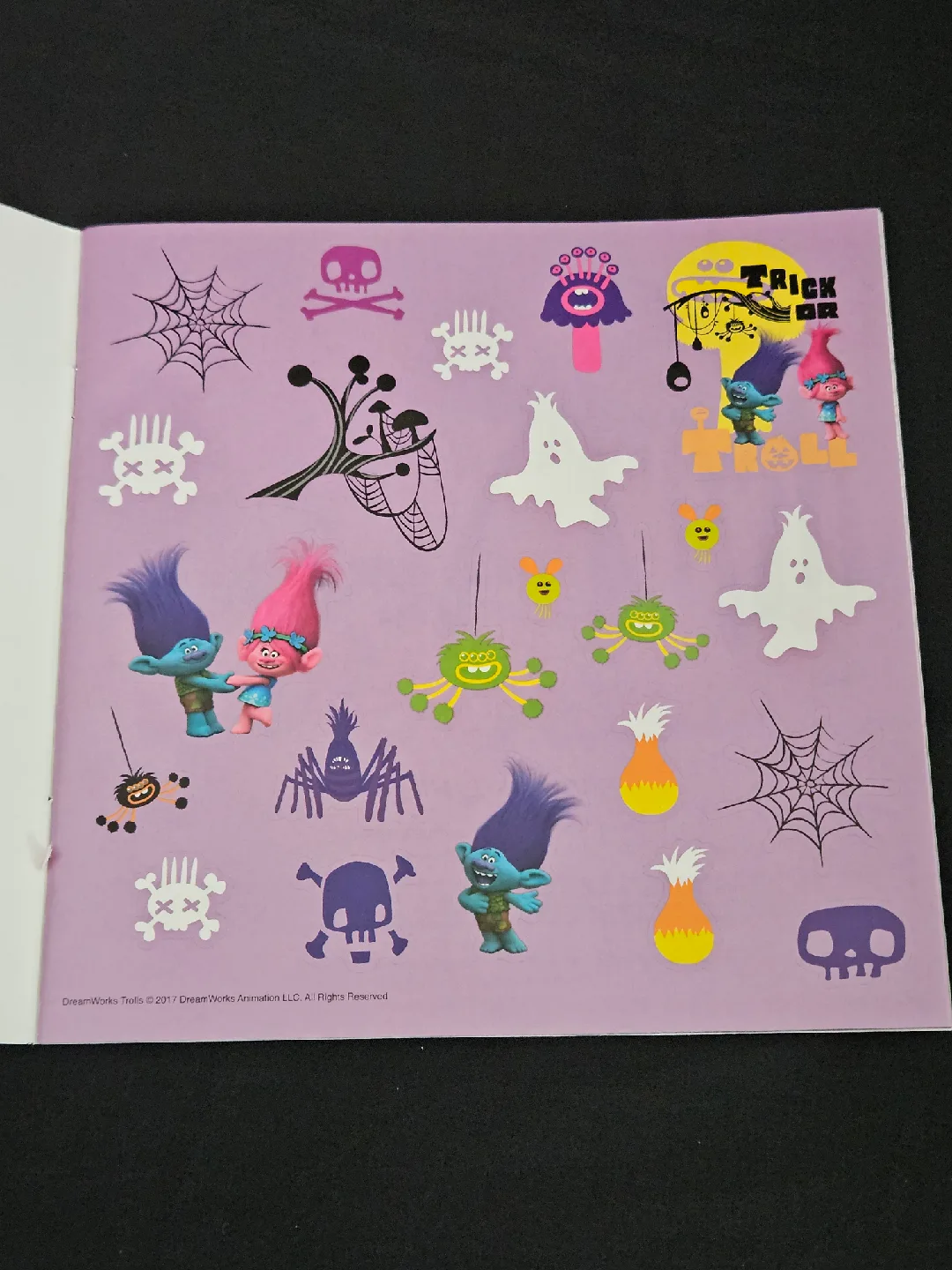 Trolls Halloween Book with Stickers image indicator(3)