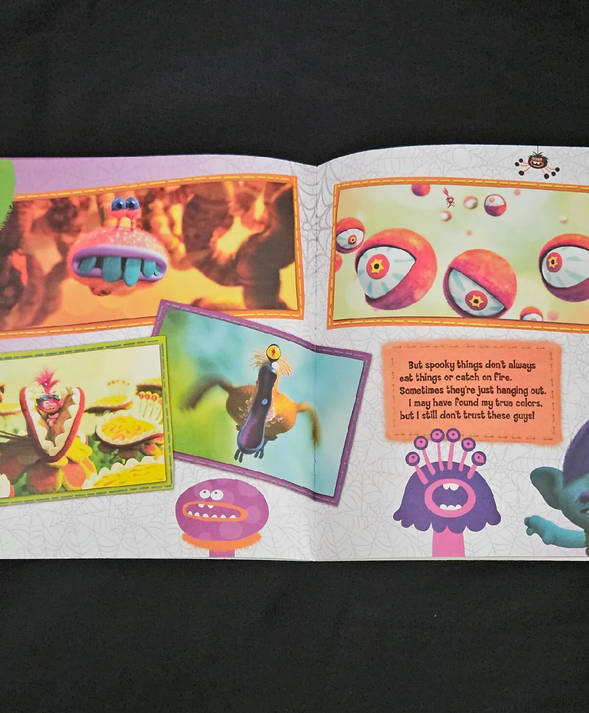 Trolls Halloween Book with Stickers image indicator(5)