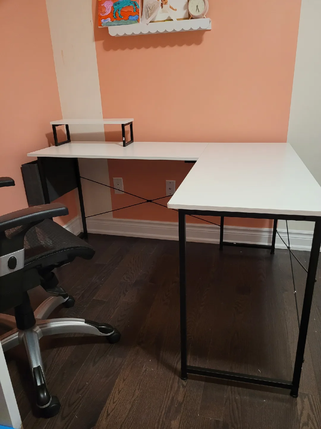 White L-Shaped Corner Desk image indicator(2)