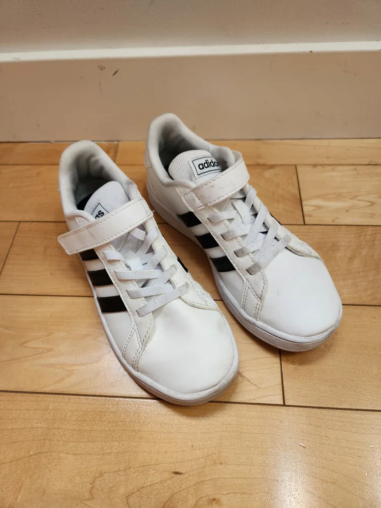 Adidas Grand Court Velcro Kids Shoes - Size 2 (Youth) thumbnail