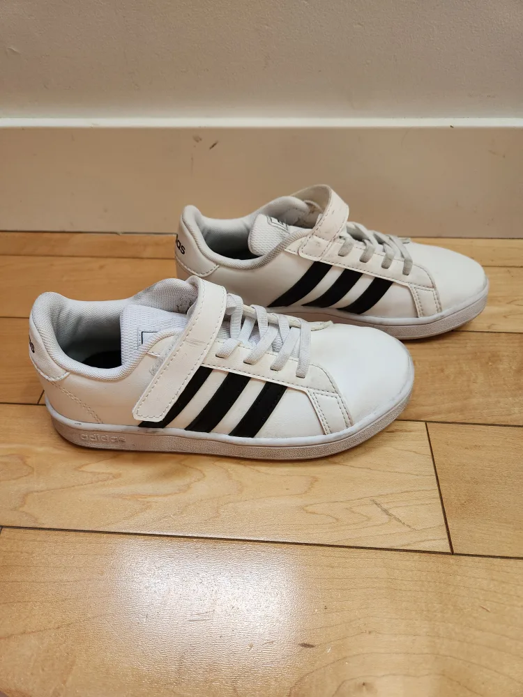 Adidas Grand Court Velcro Kids Shoes - Size 2 (Youth) image indicator(2)