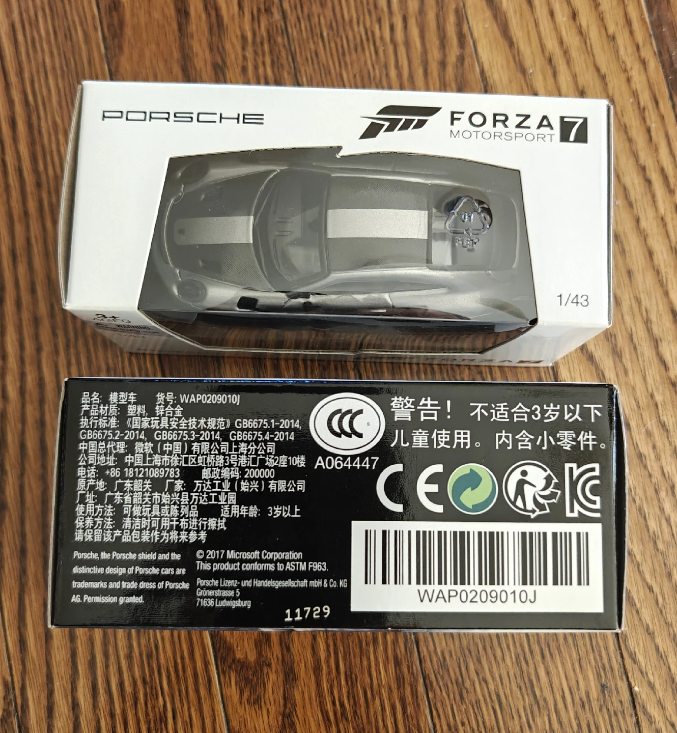 Porsche 911 GT2 RS Forza Motorsport 7  Official 1/43 Scale Car - photo 2