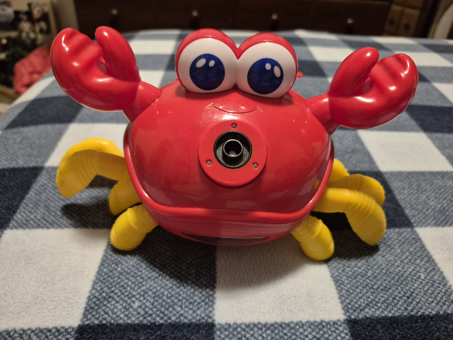 Light up crawling crab bubble machine