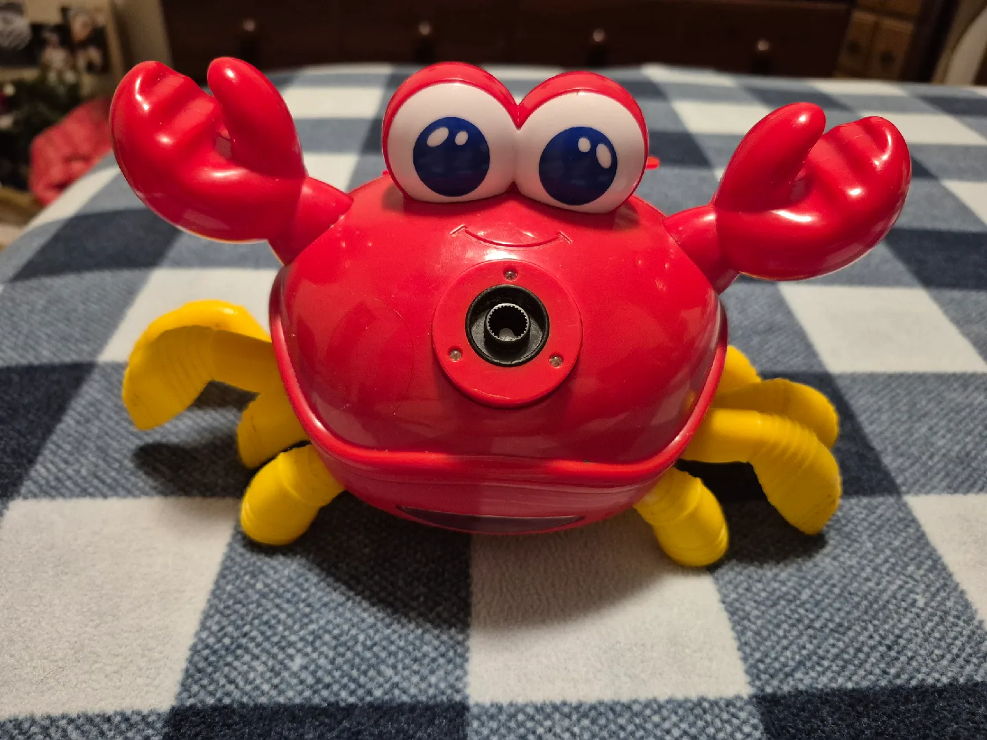 Light up crawling crab bubble machine