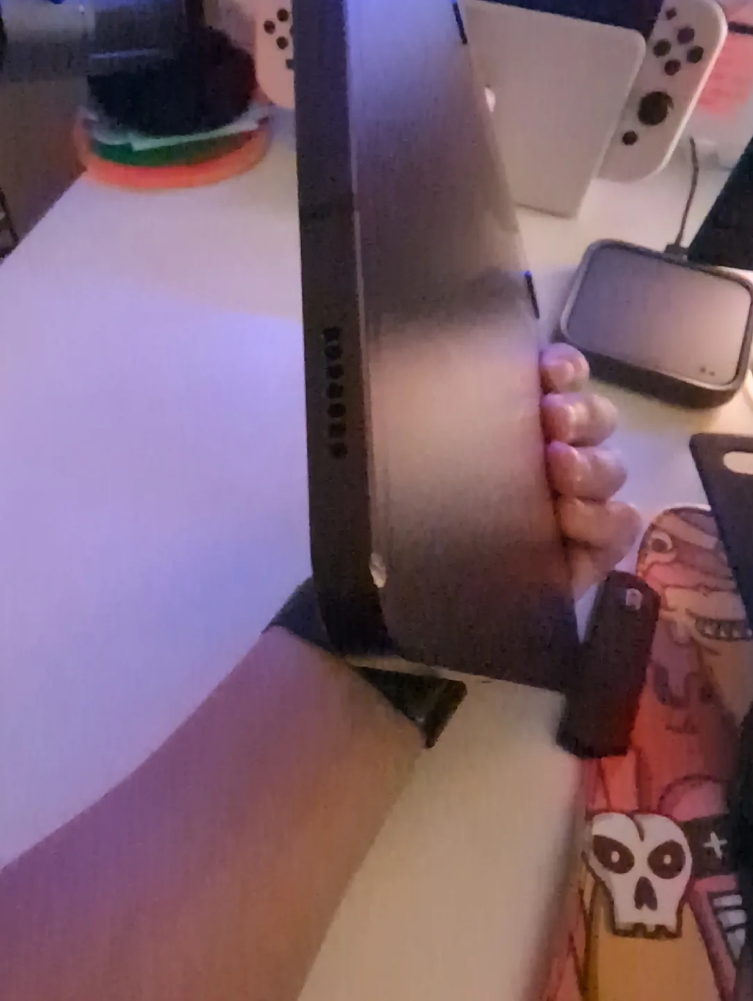 Samsung tab s8 with keyboard and spen image indicator(4)