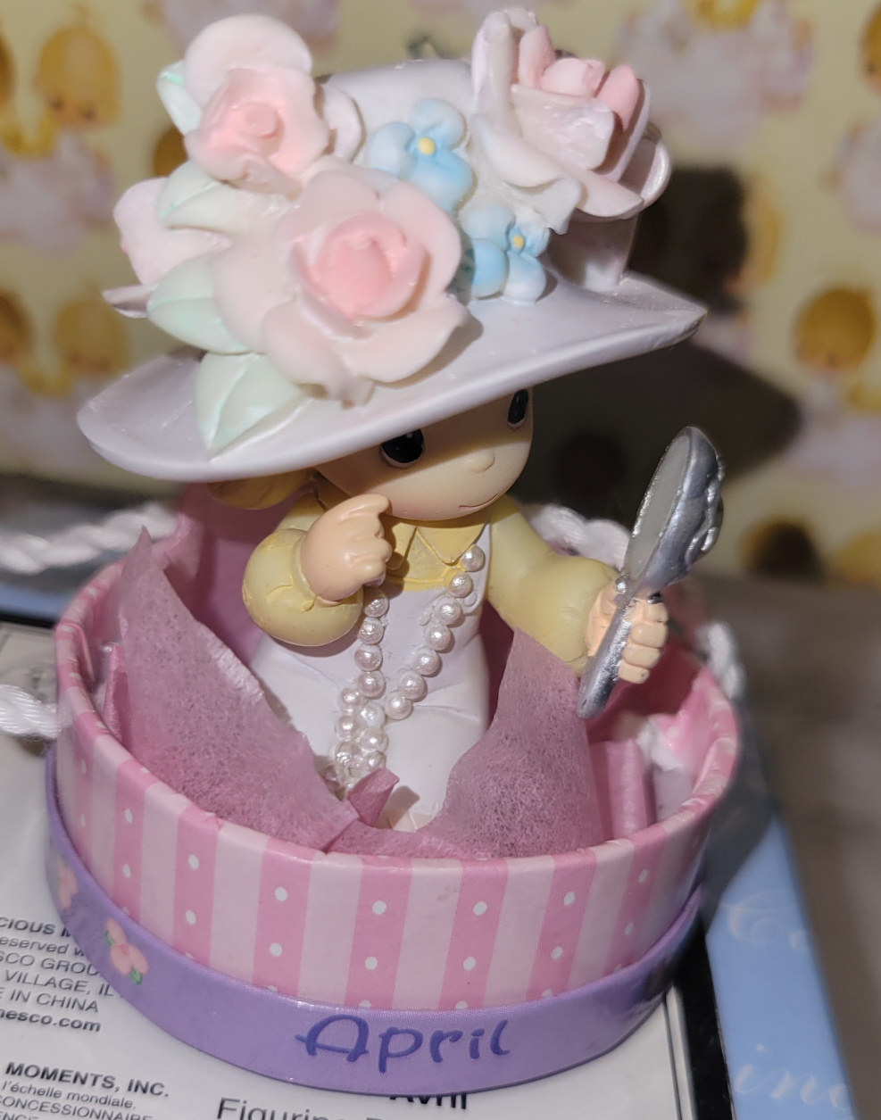 Precious Moments Avon Hatta Girl Figurine - photo 3