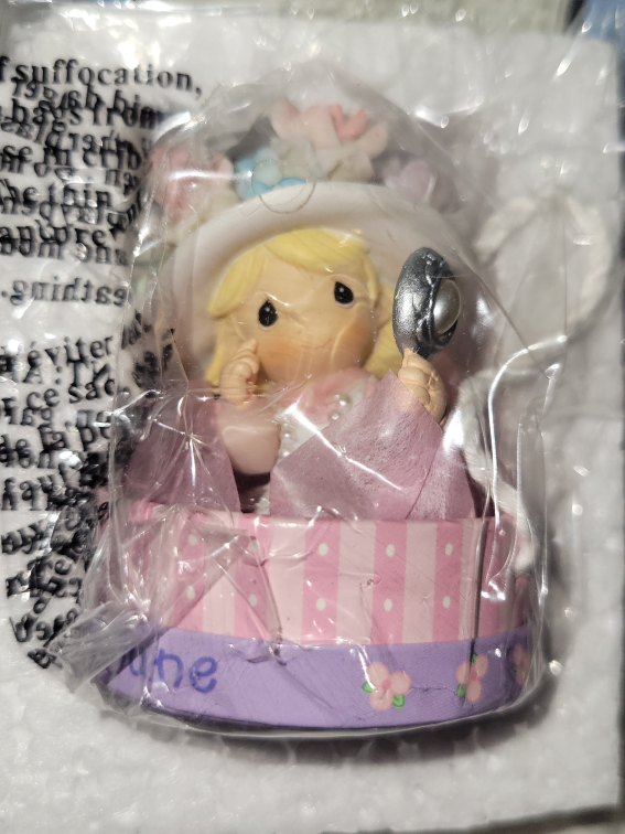 Precious Moments Avon Hatta Girl Figurine - photo 4