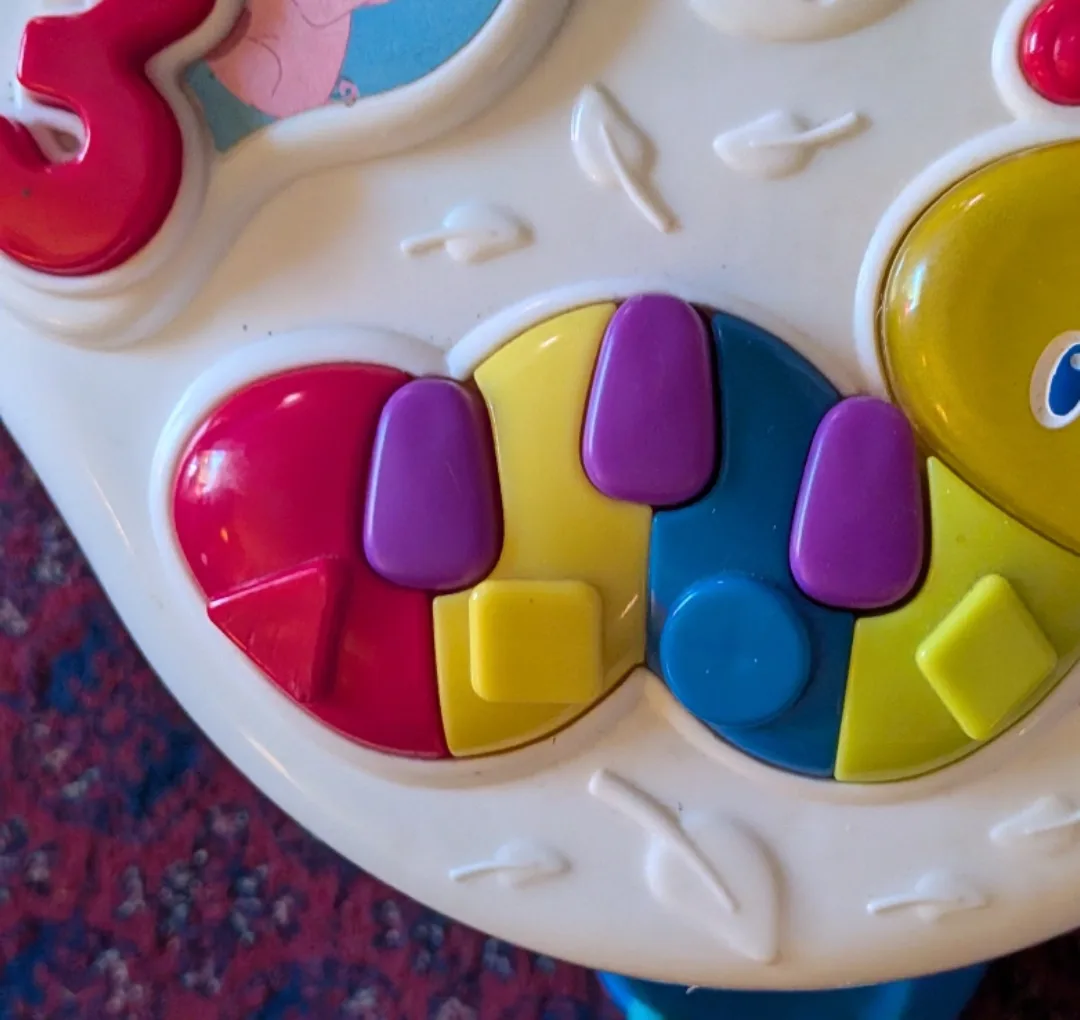 VTech Sit-to-Stand Learn and Discover Table image indicator(10)