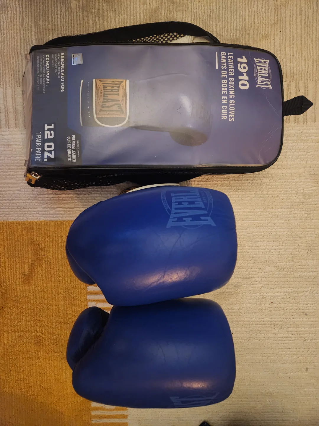 Everlast 1910 Leather Boxing Gloves, 12 oz image indicator(2)