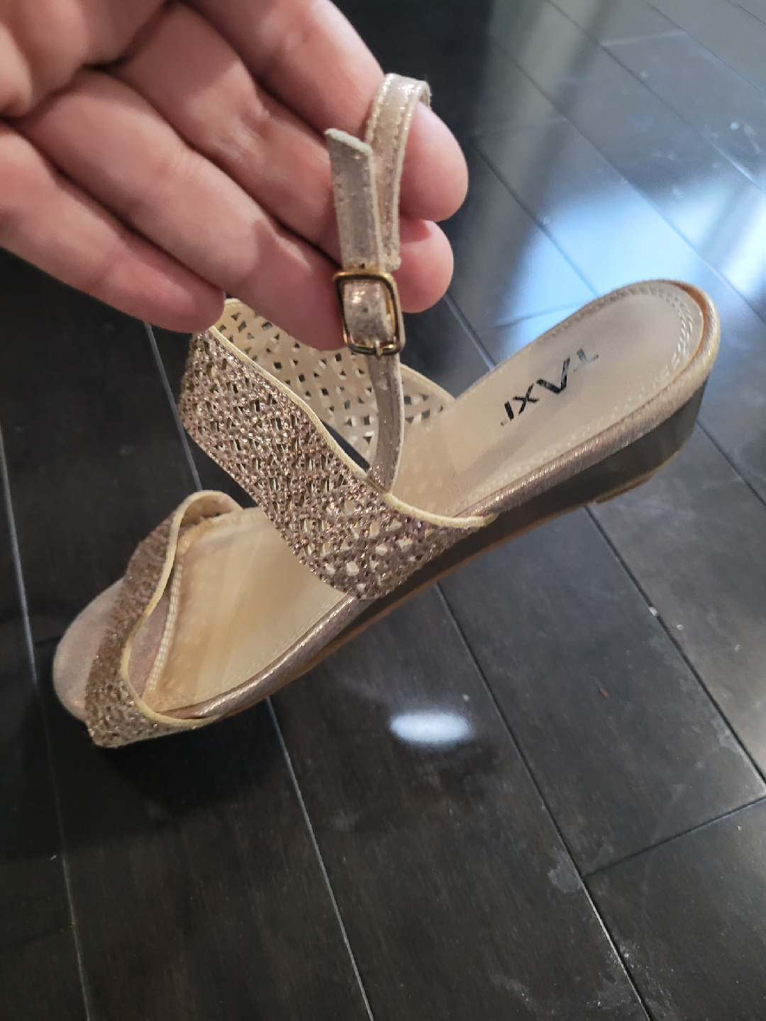 Taxi Sparkly Gold Rose Sandals - ladies Size 9 - photo 2