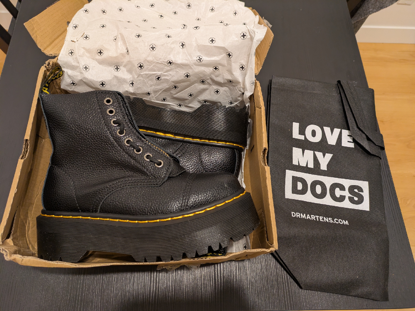 Dr. Martens Sinclair Size 9 Platform Boots