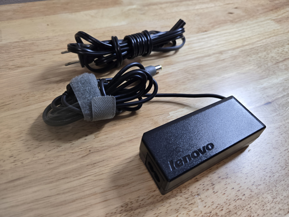 Lenovo Power Adapter 65W - photo 2