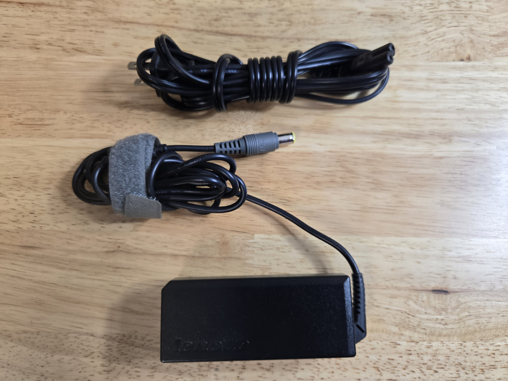 Lenovo Power Adapter 65W - photo 3