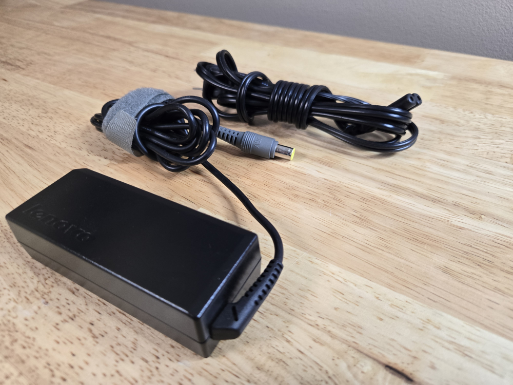 Lenovo Power Adapter 65W - photo 4