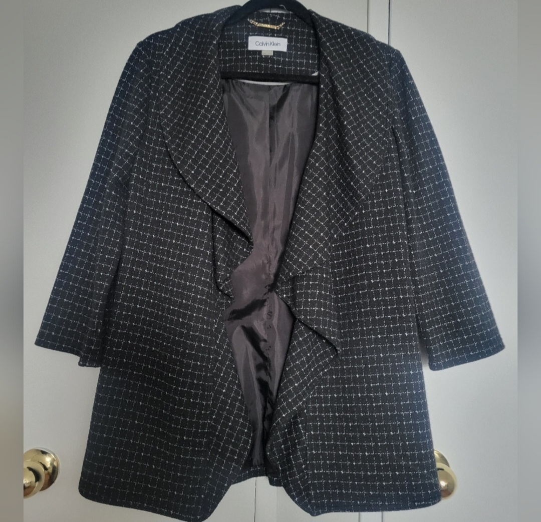 *WEEKLY DECLUTER* Calvin Klein Plaid Blazer - Size 8