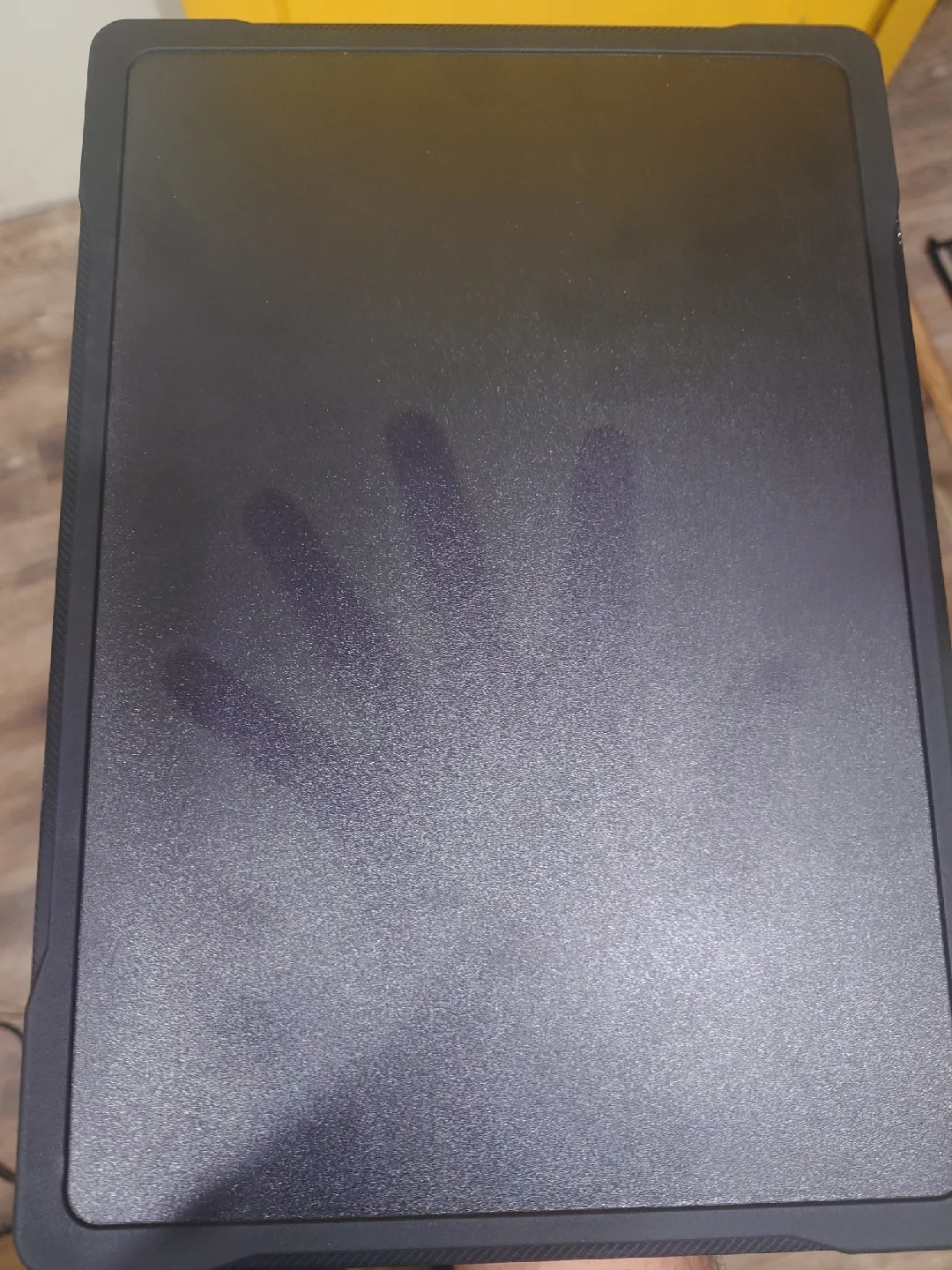 MacBook pro 16 Cover image indicator(2)