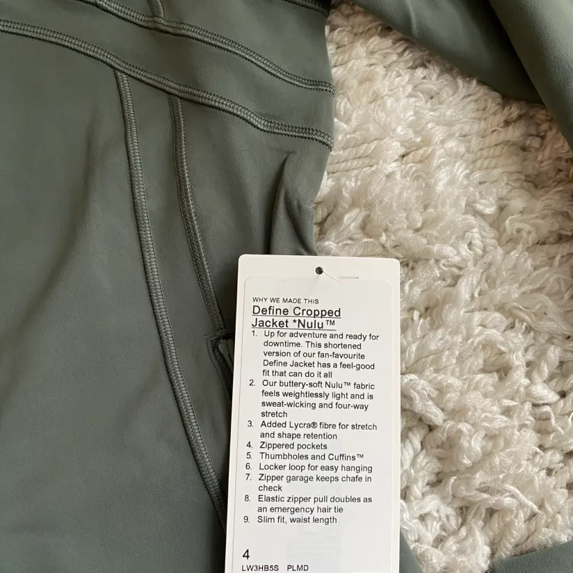 NWT Lululemon Defined Cropped Jacket - Size 4, Palm Deco image indicator(8)
