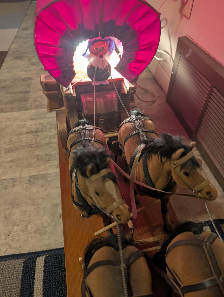 Vintage Horse Drawn Wagon Lamp - photo 2